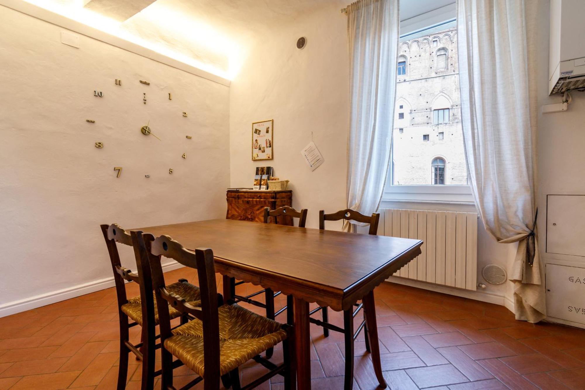 Charme Centro Storico Apartment Сиена Екстериор снимка
