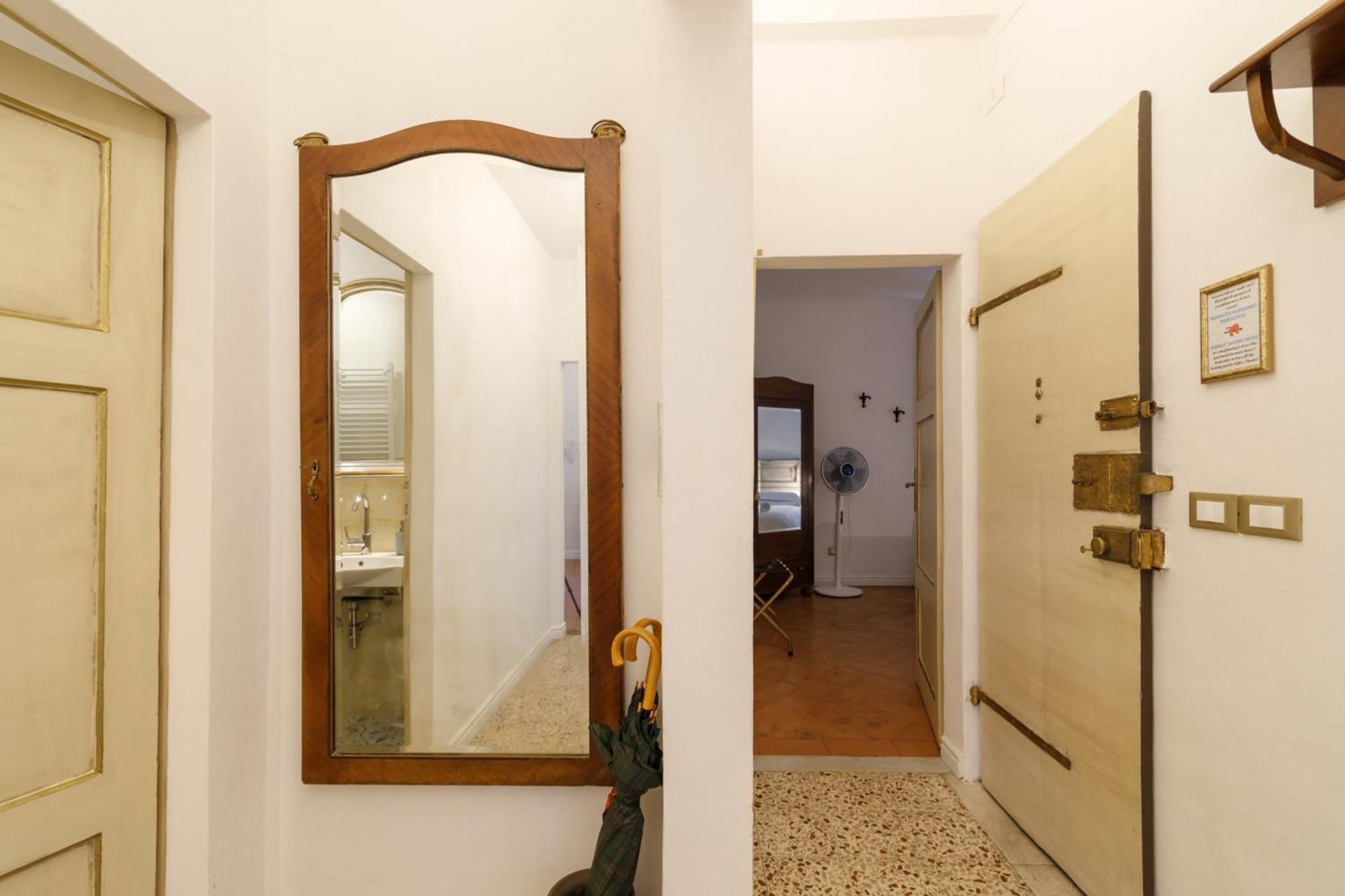 Charme Centro Storico Apartment Сиена Екстериор снимка