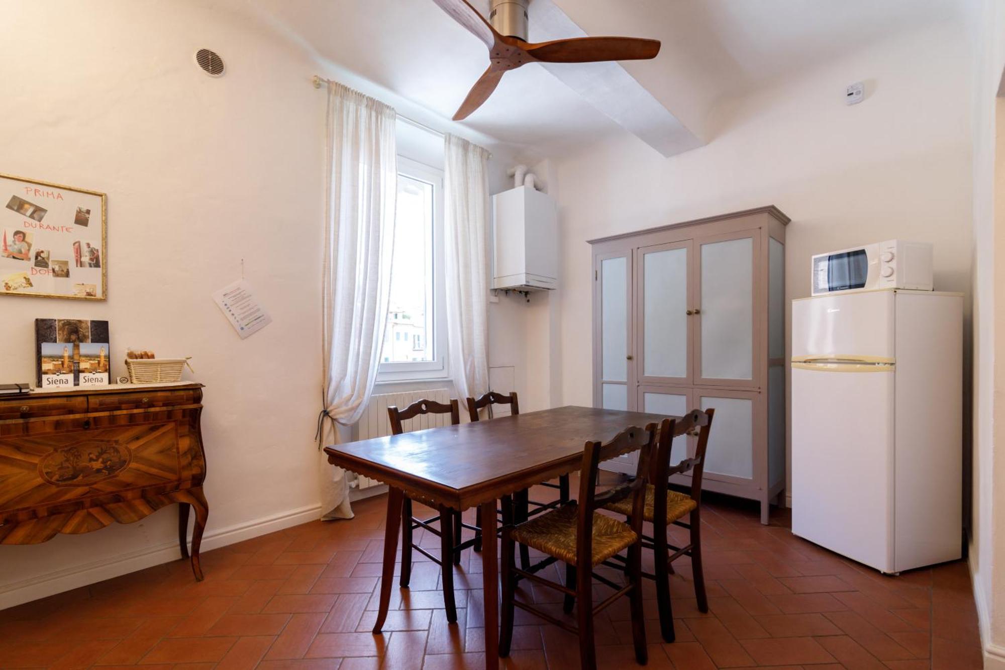 Charme Centro Storico Apartment Сиена Екстериор снимка