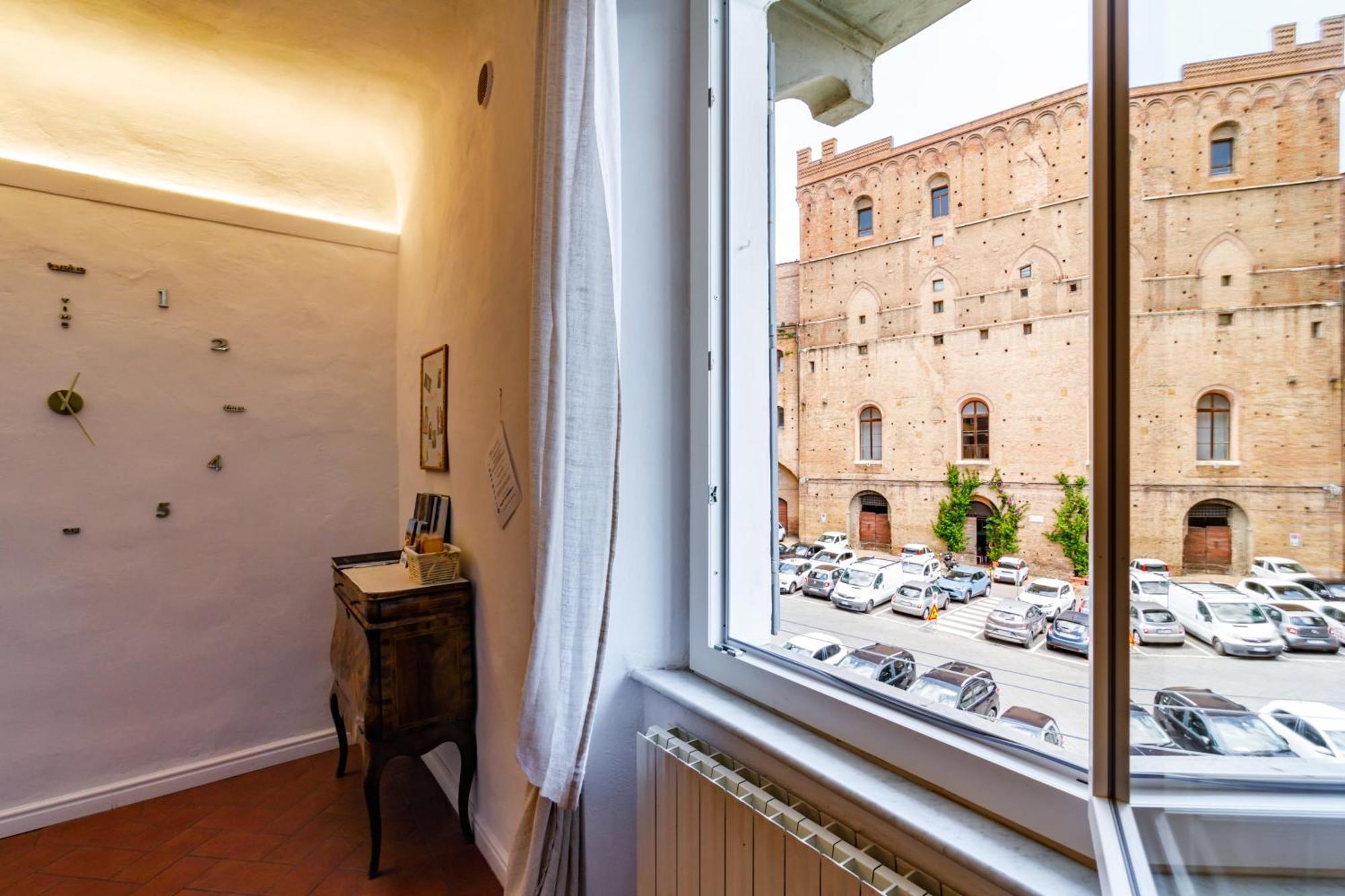 Charme Centro Storico Apartment Сиена Екстериор снимка