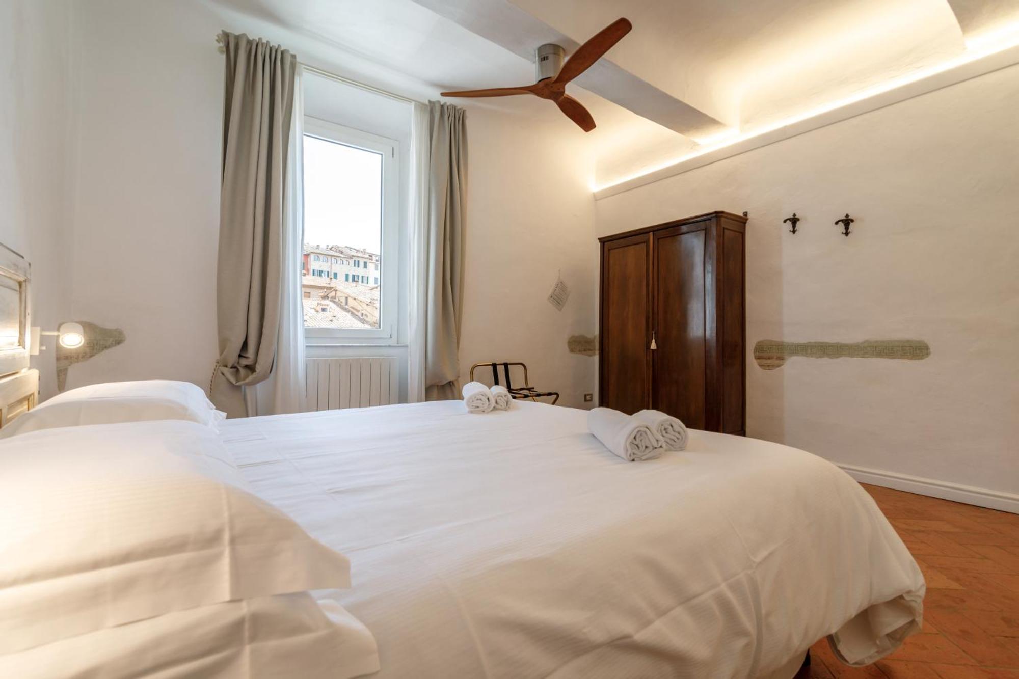 Charme Centro Storico Apartment Сиена Екстериор снимка