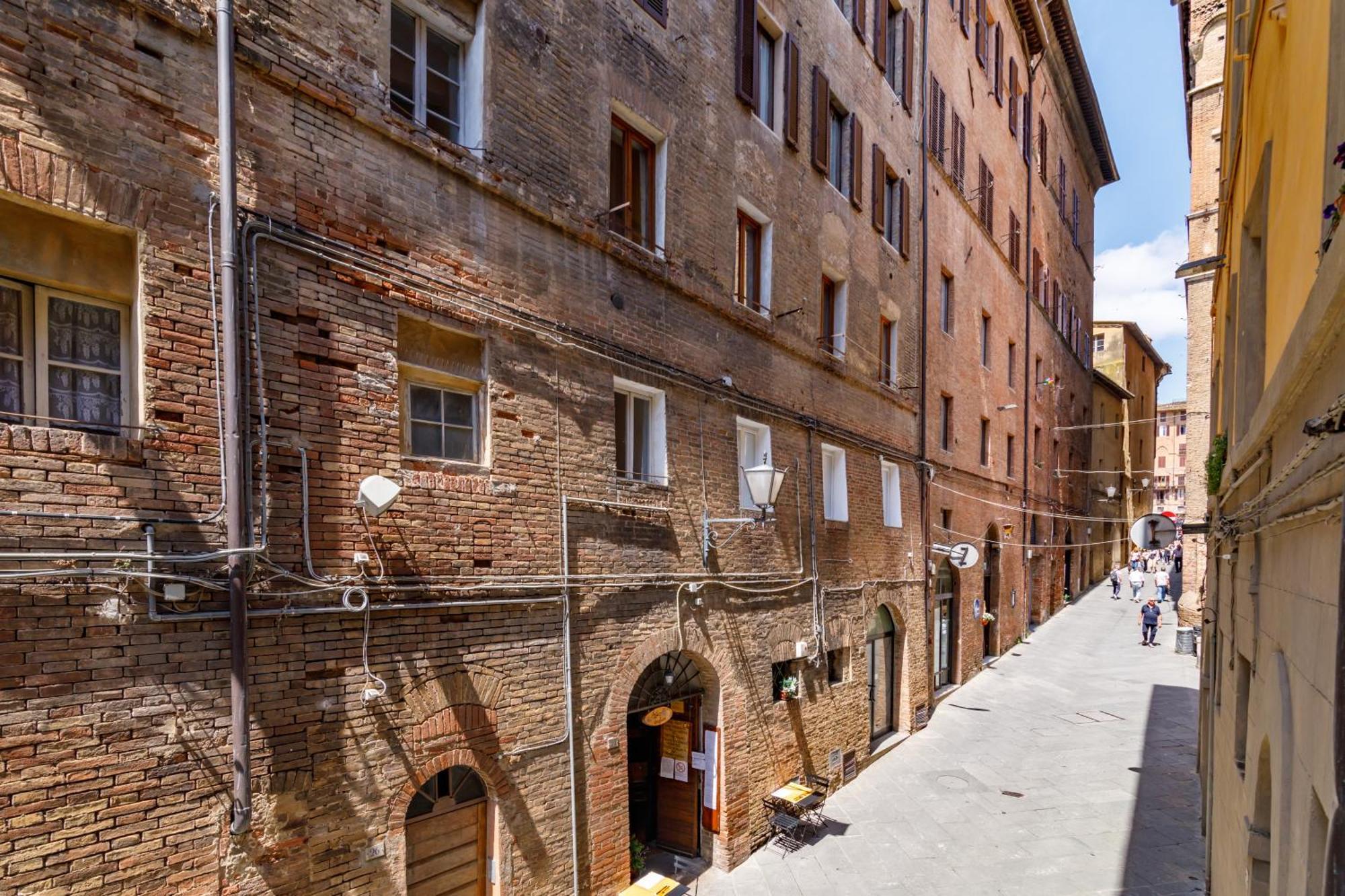 Charme Centro Storico Apartment Сиена Екстериор снимка
