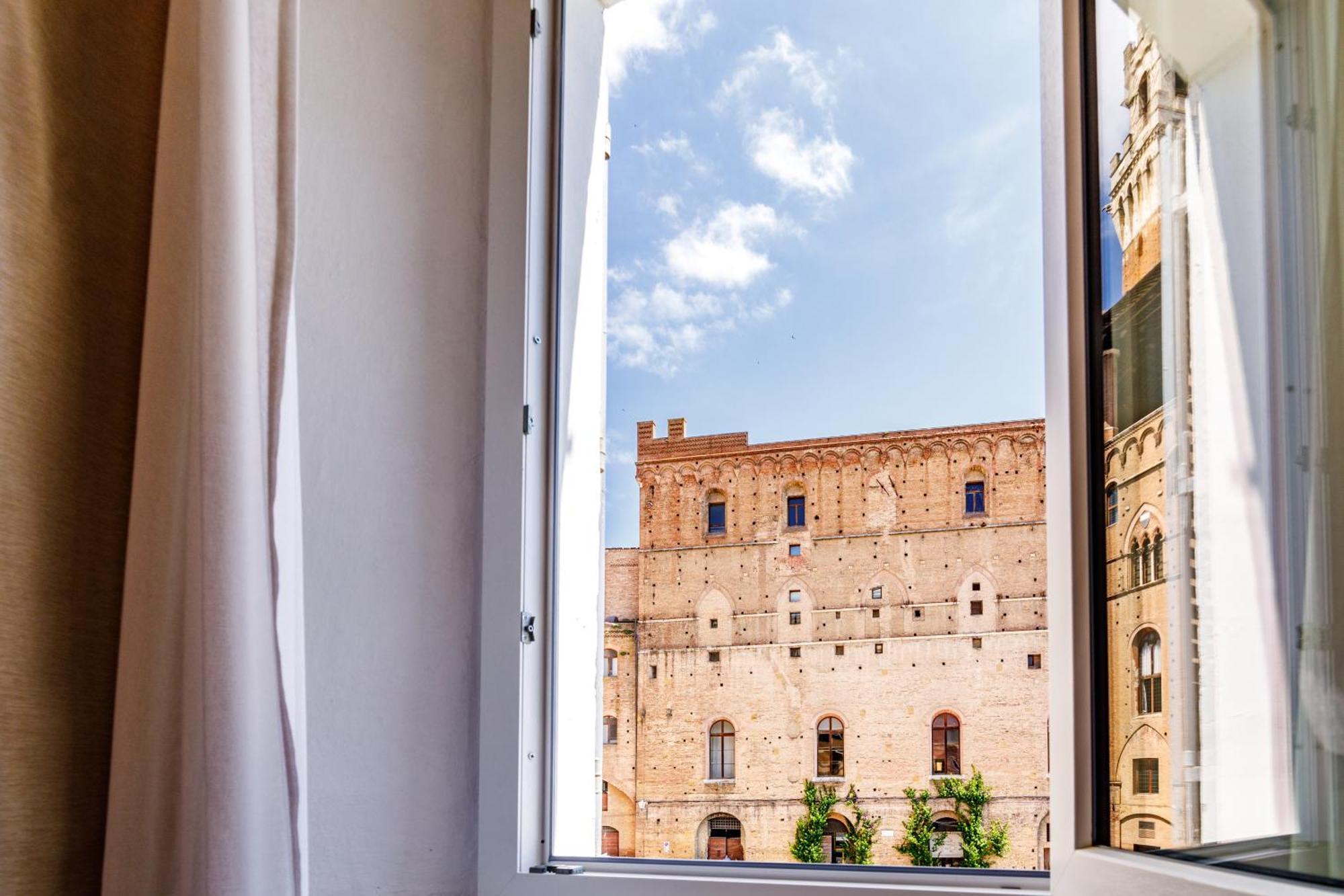 Charme Centro Storico Apartment Сиена Екстериор снимка