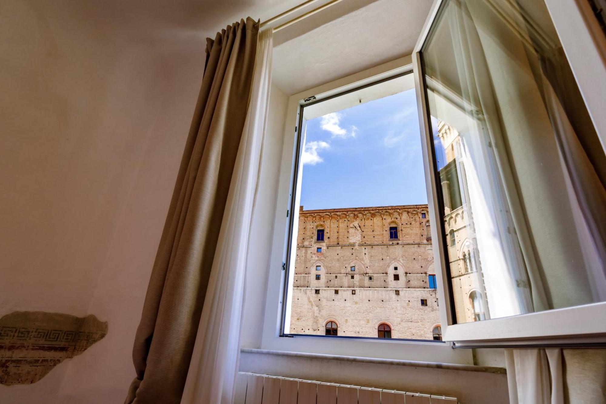 Charme Centro Storico Apartment Сиена Екстериор снимка