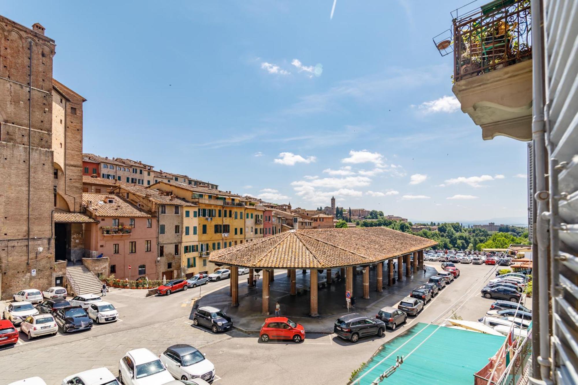 Charme Centro Storico Apartment Сиена Екстериор снимка