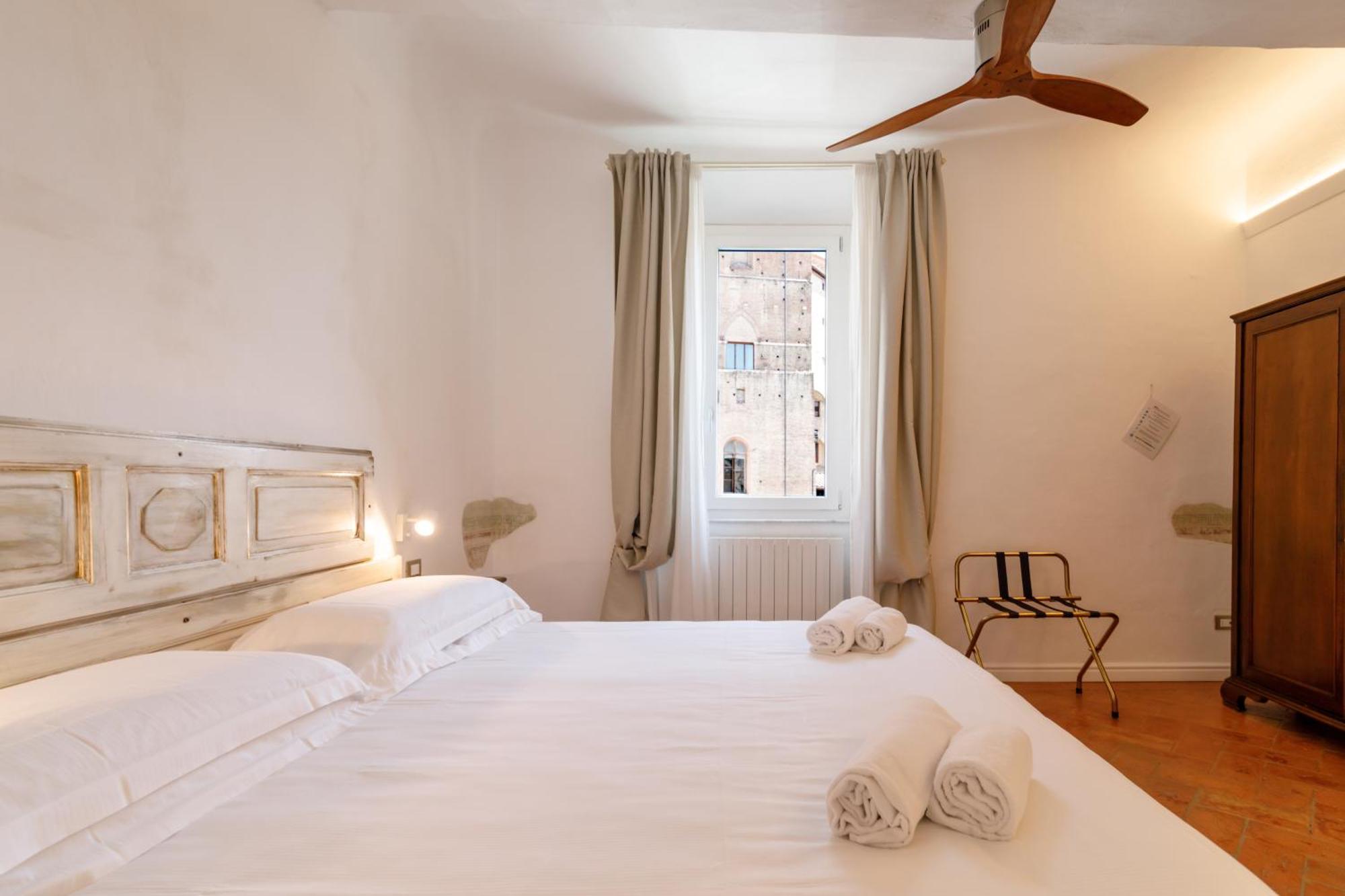 Charme Centro Storico Apartment Сиена Екстериор снимка